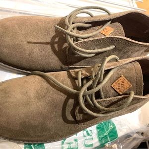Reef Men’s Voyage Chukka boots. Barely worn, practically new.